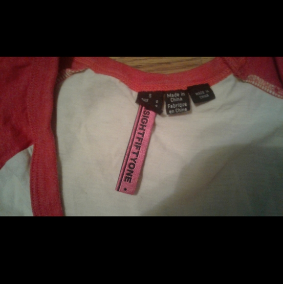 Awesome 3/4 sleeve top ***FINAL PRICE*** - Picture 2 of 2